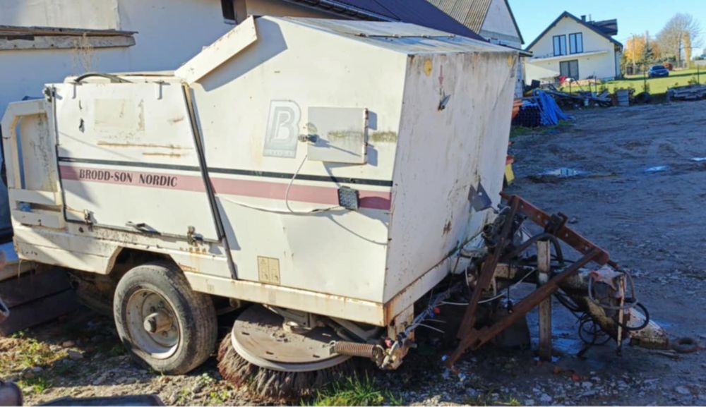 Sprzedam zamiatarkę do sprzątania ulic