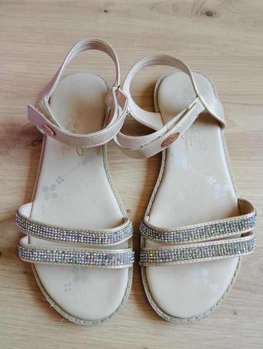 Sandały dla dziewczynki