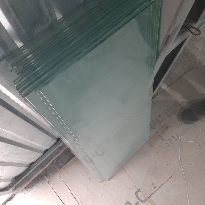 Стеклянная полка,витрина.