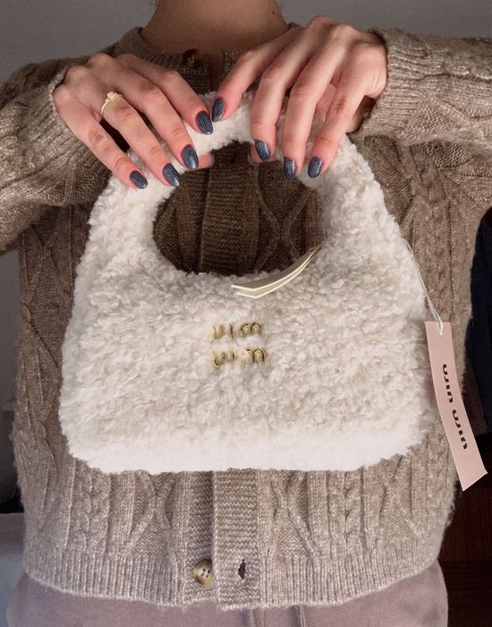 Wander shearling White bag mala MiuMiu