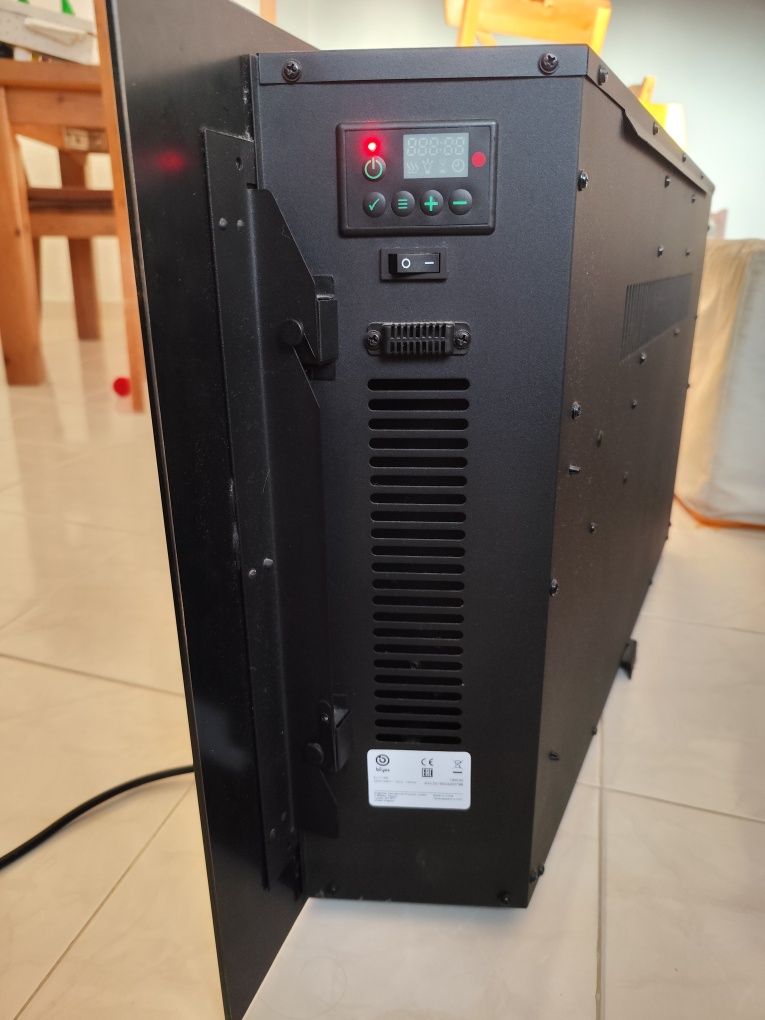 Lareira Elétrica com efeito de vidro preto