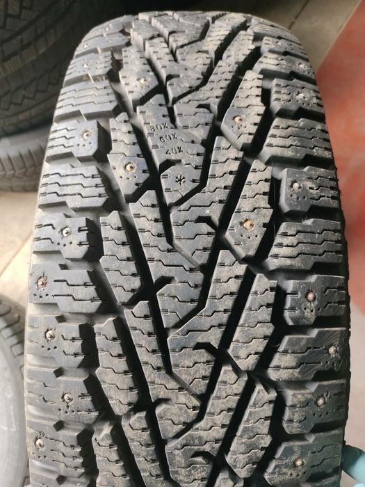 Шины зима 265/75 R16 Nokian 4шт состоянии новых