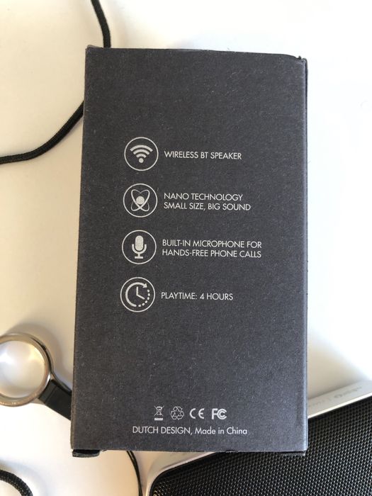 Бездротова колонка з мікрофоном