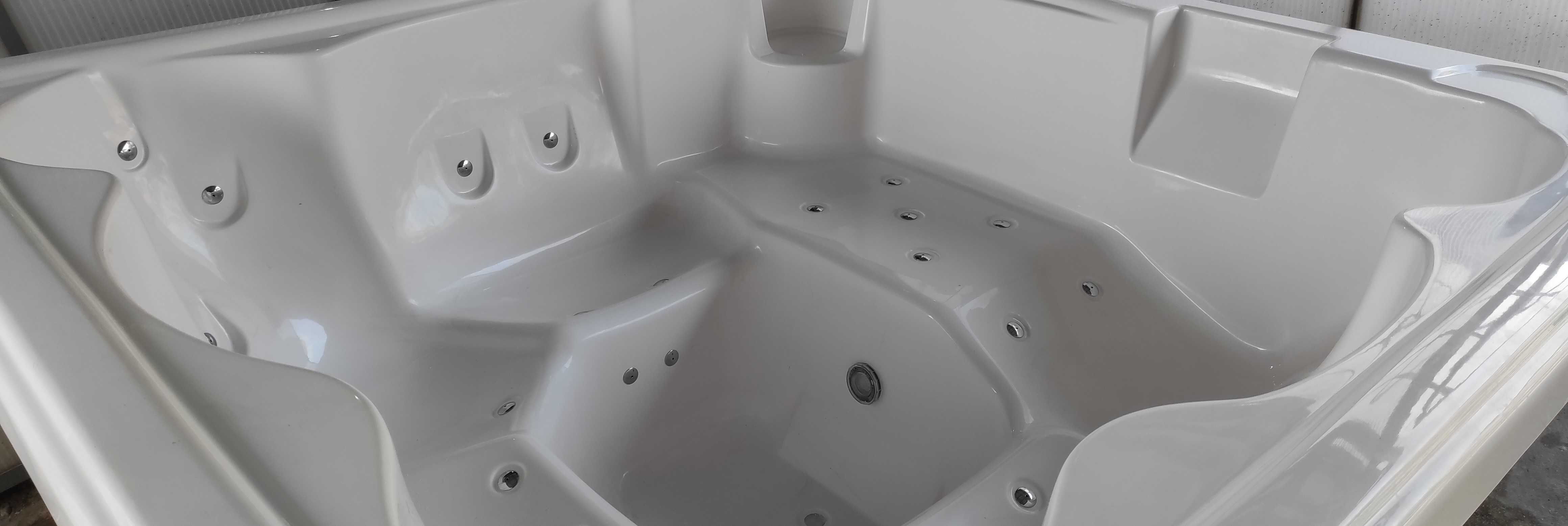 Jacuzzi dla 5 osób niecka ze stelażem NOWA rozmiar 202x192x80cm