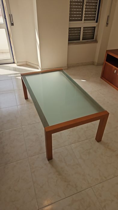 Mesa centro de madeira e vidro