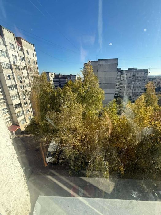 Продається затишна 1-кімнатна квартира на Озерні!