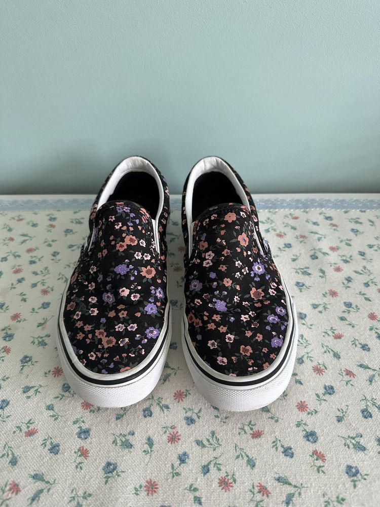 Czarne tenisówki wsuwane Vans Classic Slip On kwiaty 36.5 23.5cm