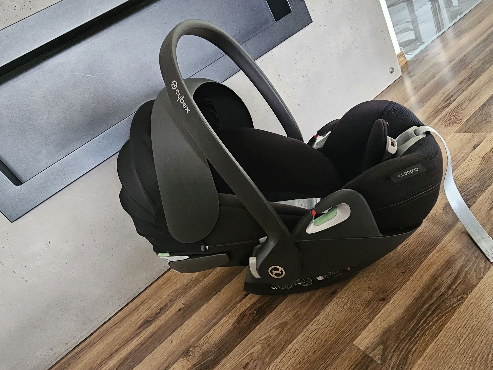 Fotelik Cybex cloud T Plus z bazą isofix
