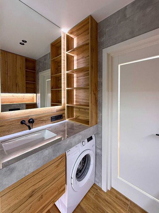 Квартира в центрі з ремонтом, автономним опаленням та окремим входом