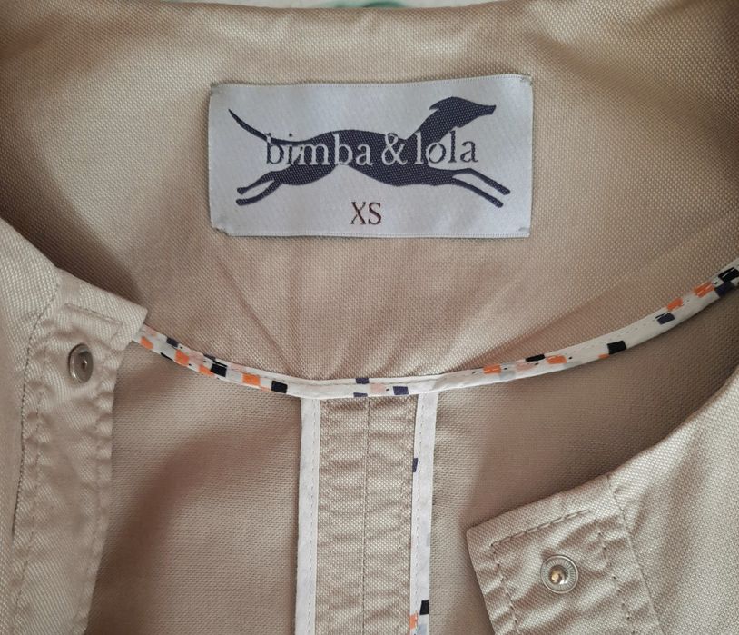 Parca Bimba & Lola, detalhes em dourado. Como nova. Tamanho XS