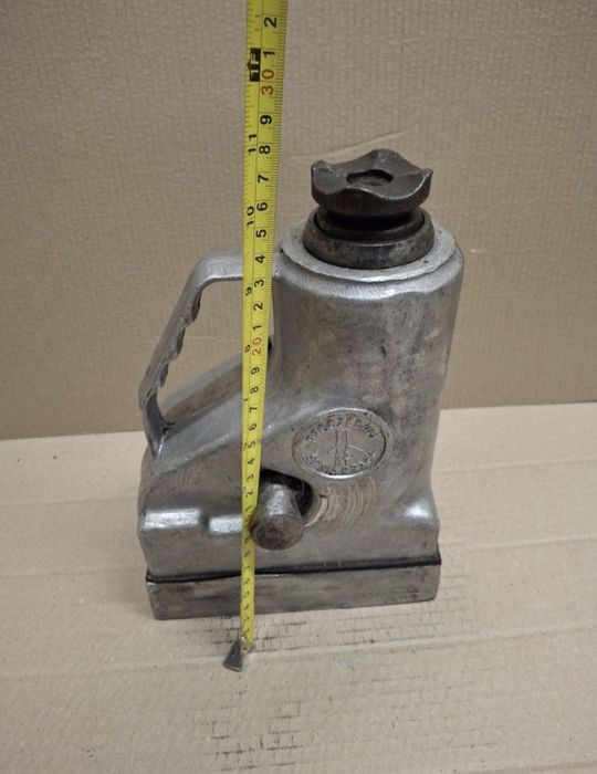 Lewarek podnośnik hydrauliczny 8t. Samochodowy