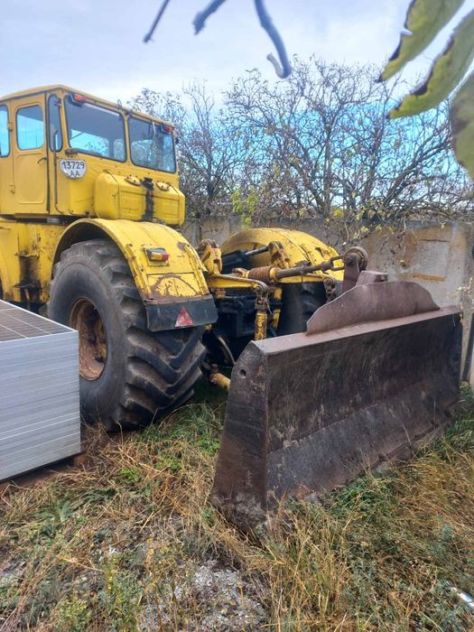 Фронтальний навантажувач К-702, погрузчик КІРОВЕЦЬ, К-700, з лопатою