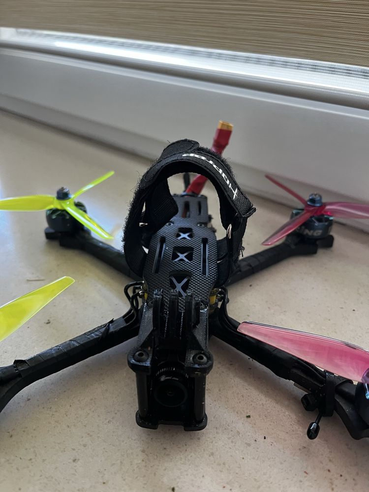 Dron FPV freestyle 5 inch cali TBS source one v5 DJI Runcam Phoenix HD