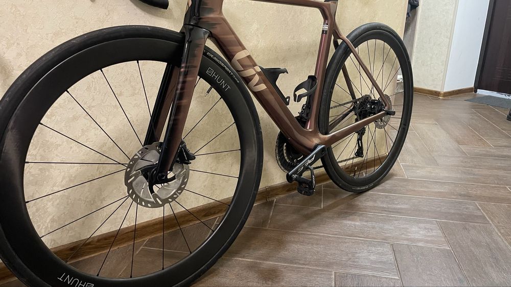 Карбоновые колеса шоссе HUNT / HOLLOWGRAM