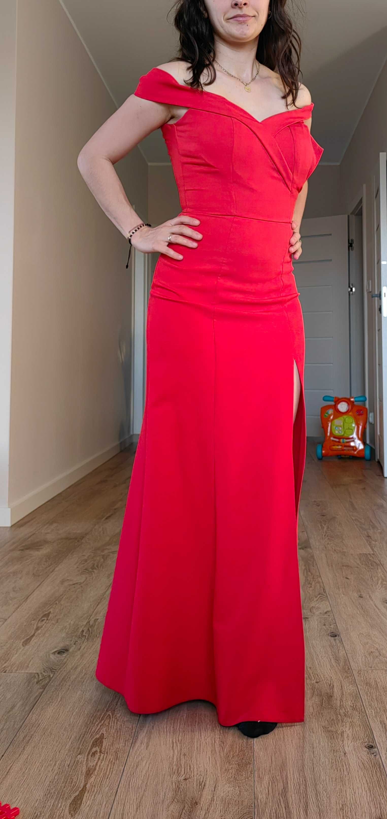 Długa czerwona suknia