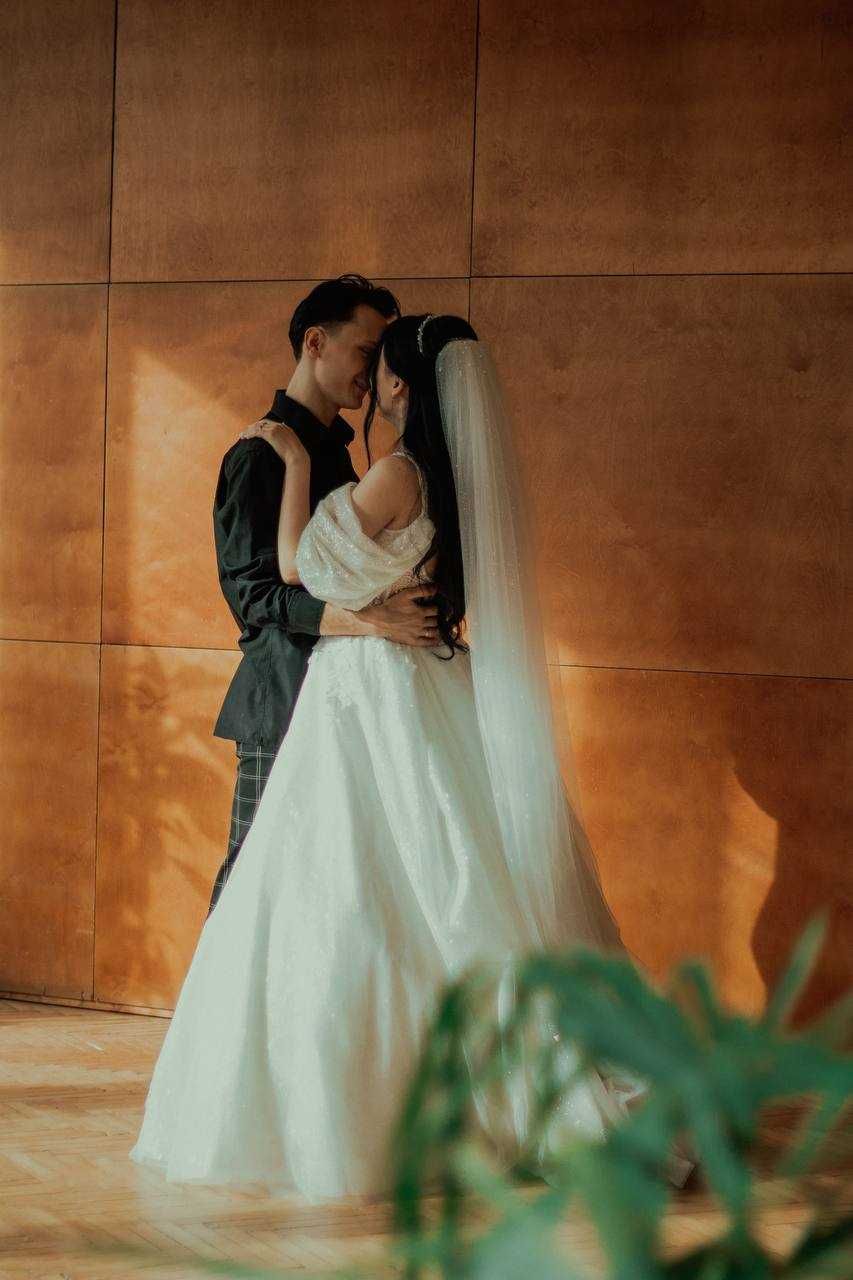 Сукня весільна + фата + кільце