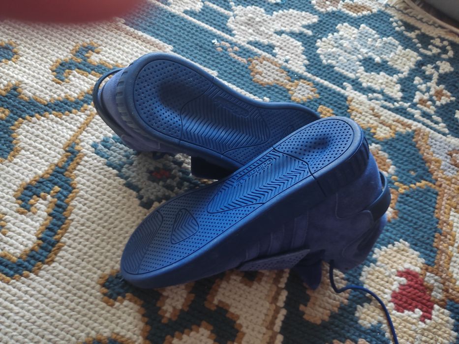 Adidas tubular invader