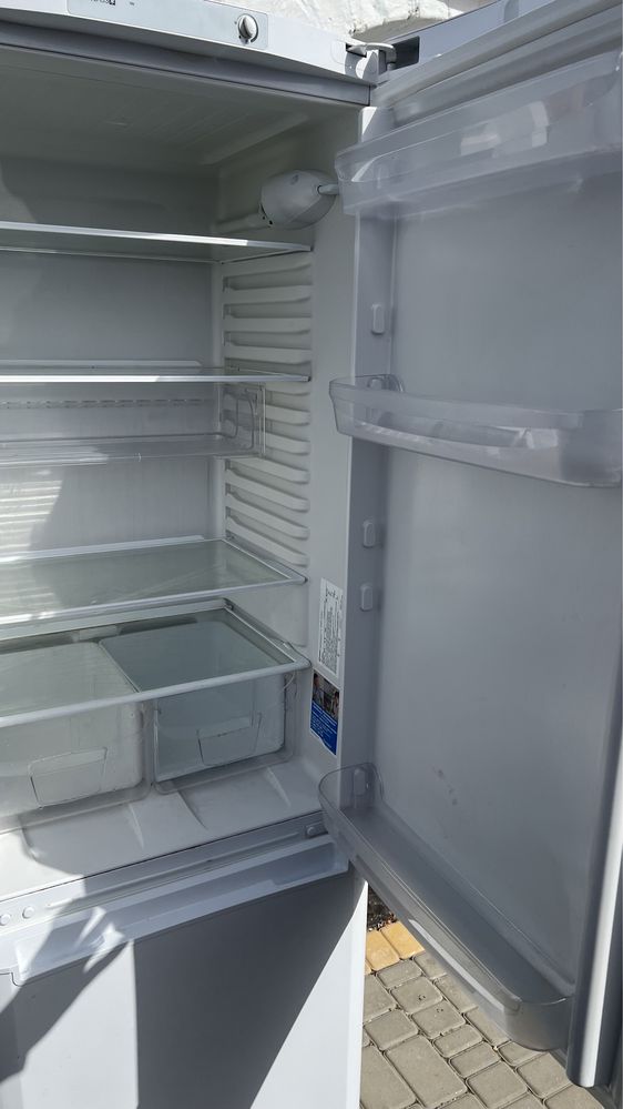 Під ремонт Холодильник indesit bia 181 двокамерний