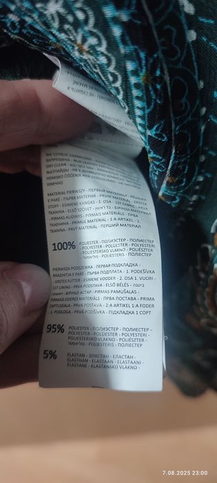 Elegancka zielona sukienka z wzorkami