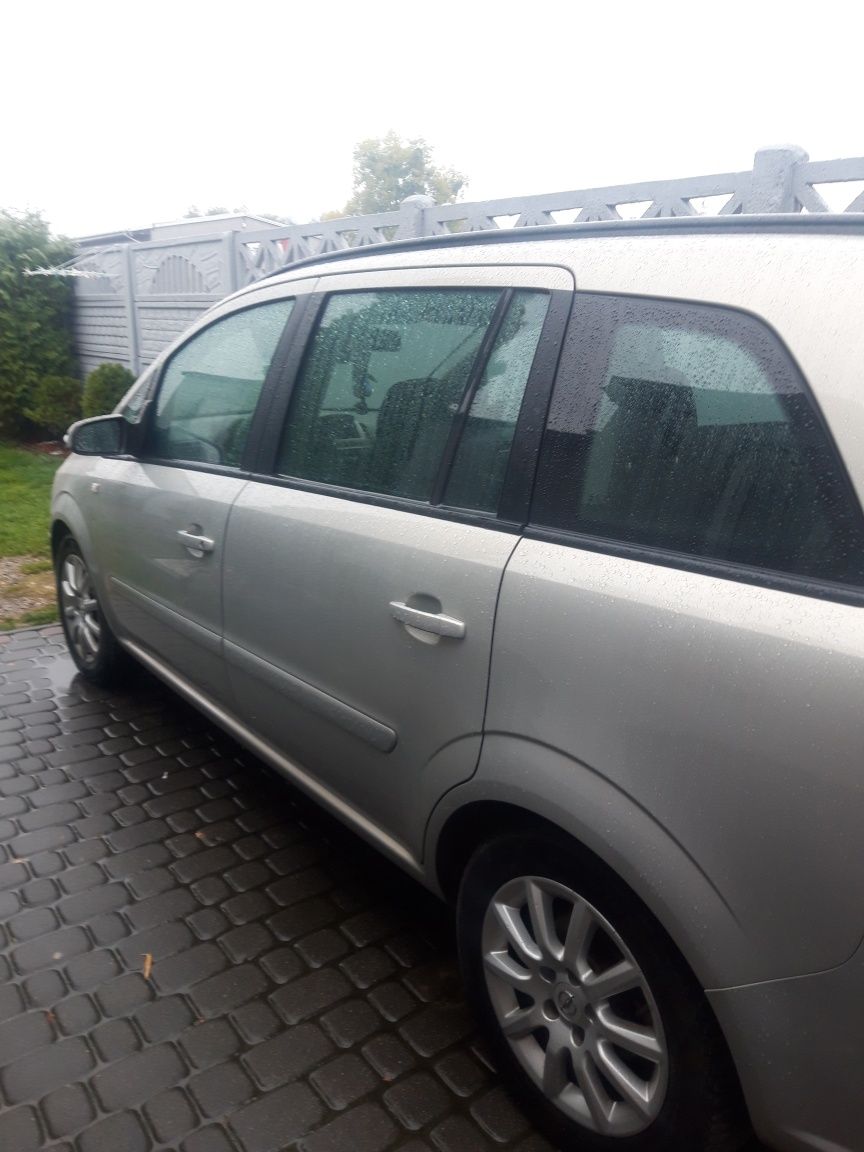 Opel Zafira B 1.8 2007r