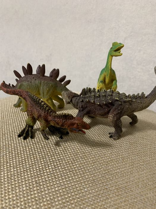 Іграшки динозавр