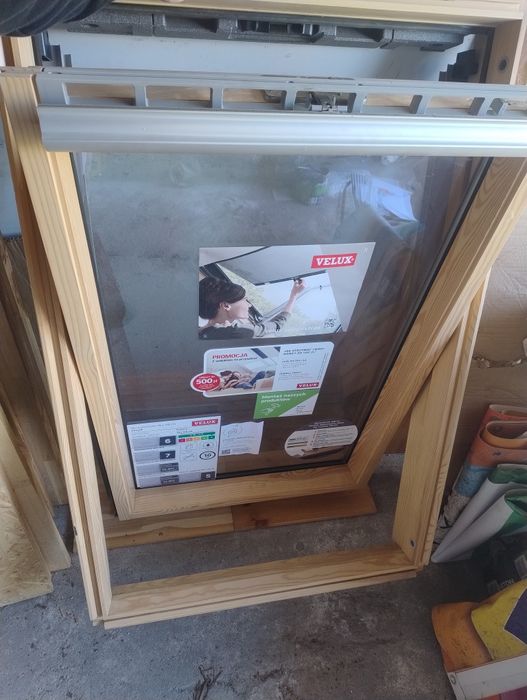 Okno dachowe velux powystawowe 78x140 drewno
