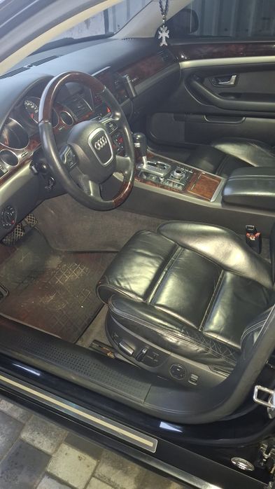 Продам Ауди А8 в хорошем