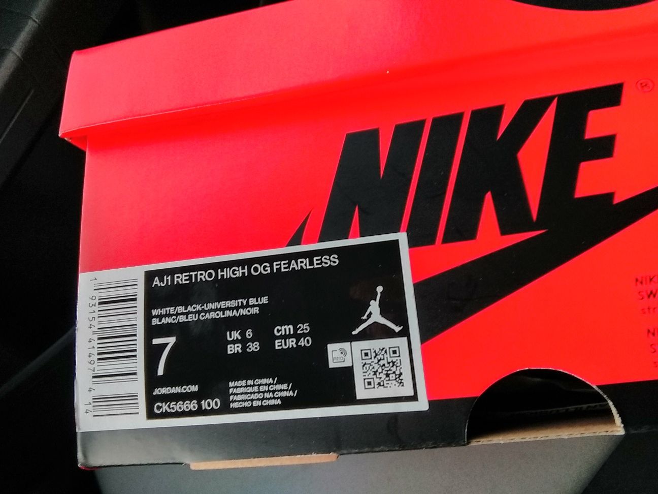 (r. 40) Nike Air Jordan 1 Retro High Fearless UNC Chicago (us7) 25 cm.