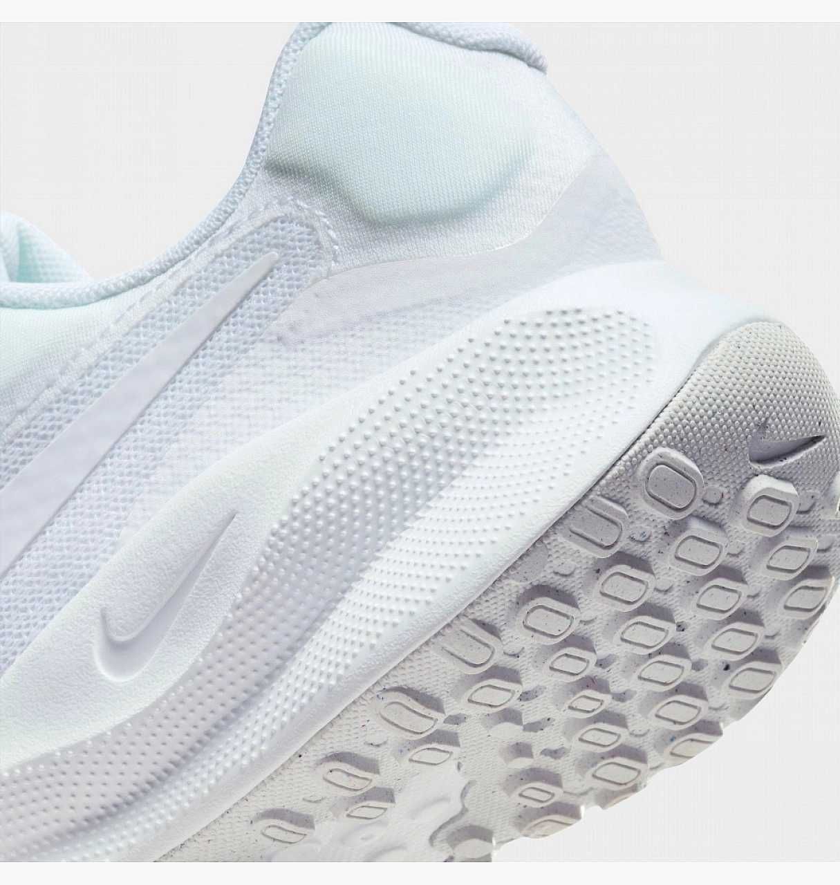 Оригінал! Кросівки Nike W REVOLUTION 7 FB2208-100 EUR 40