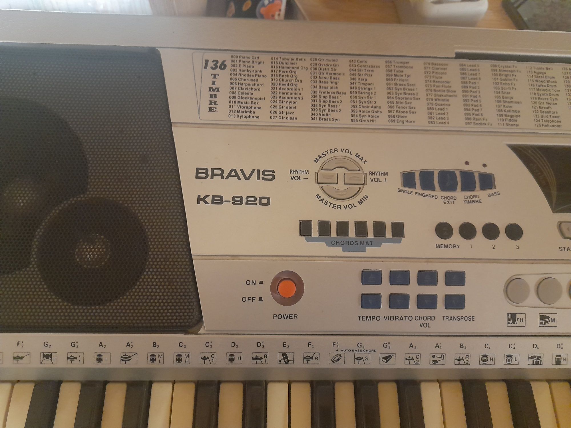 Синтезатор Bravis KB-920