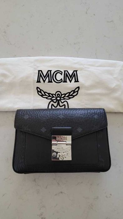 Torebka MCM Viktor czarna monogram
