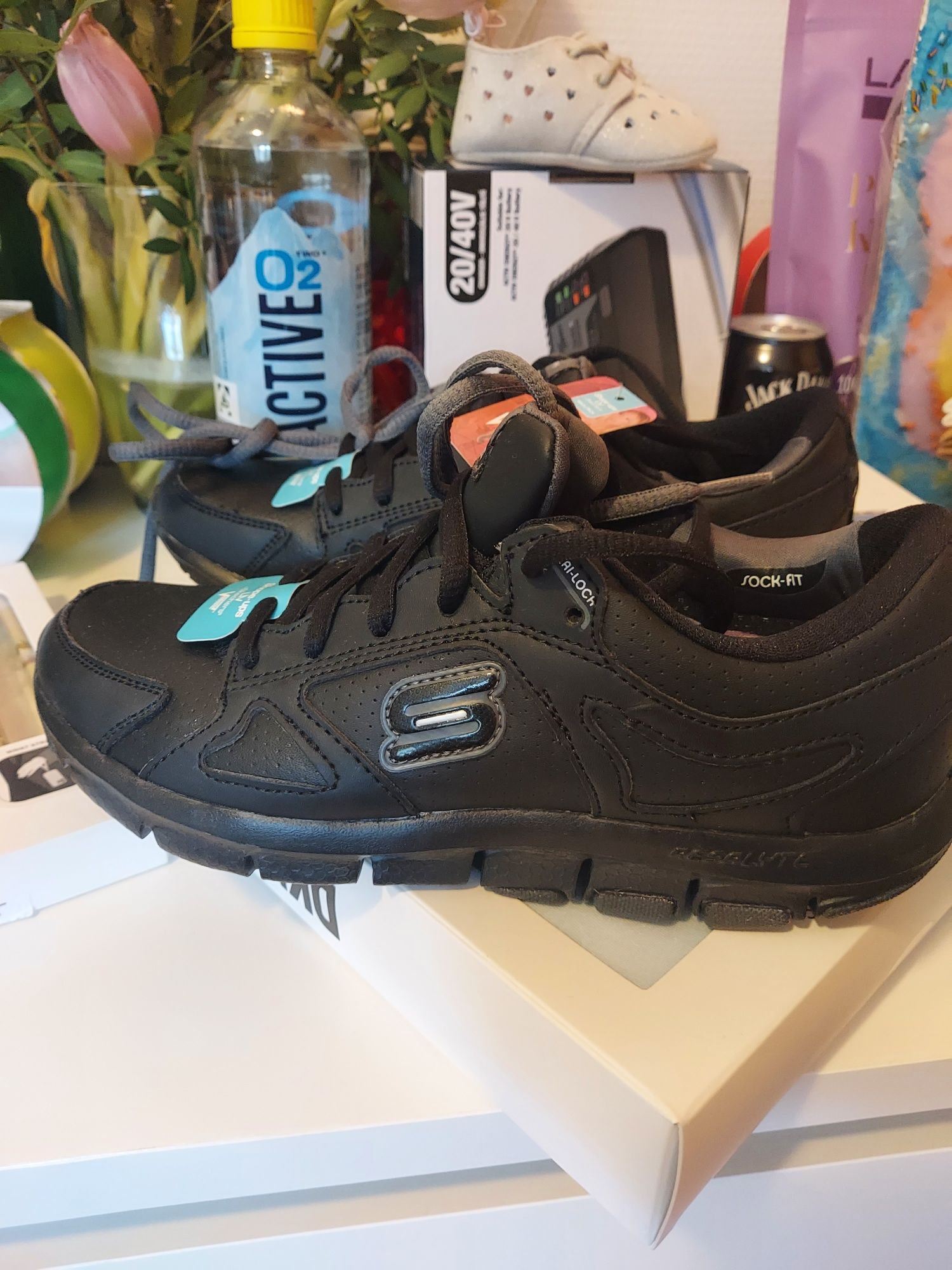 Фирменные оригинал новые кроссовки Skechers Shope ups