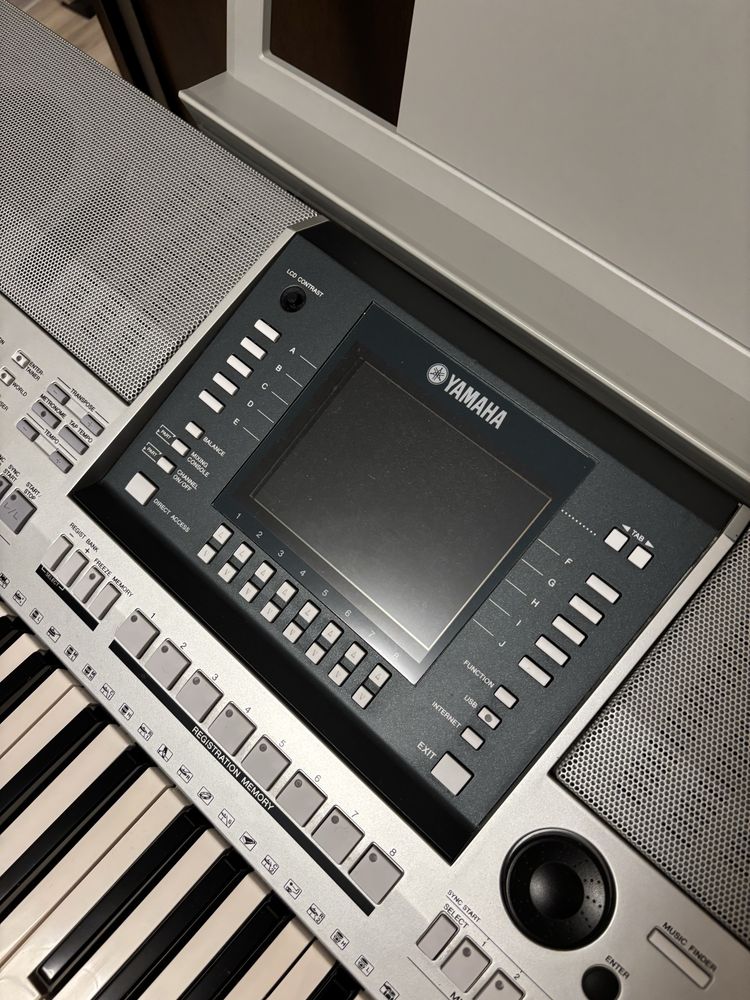 Yamaha PSR-S710 – keyboard w świetnym stanie + akcesoria