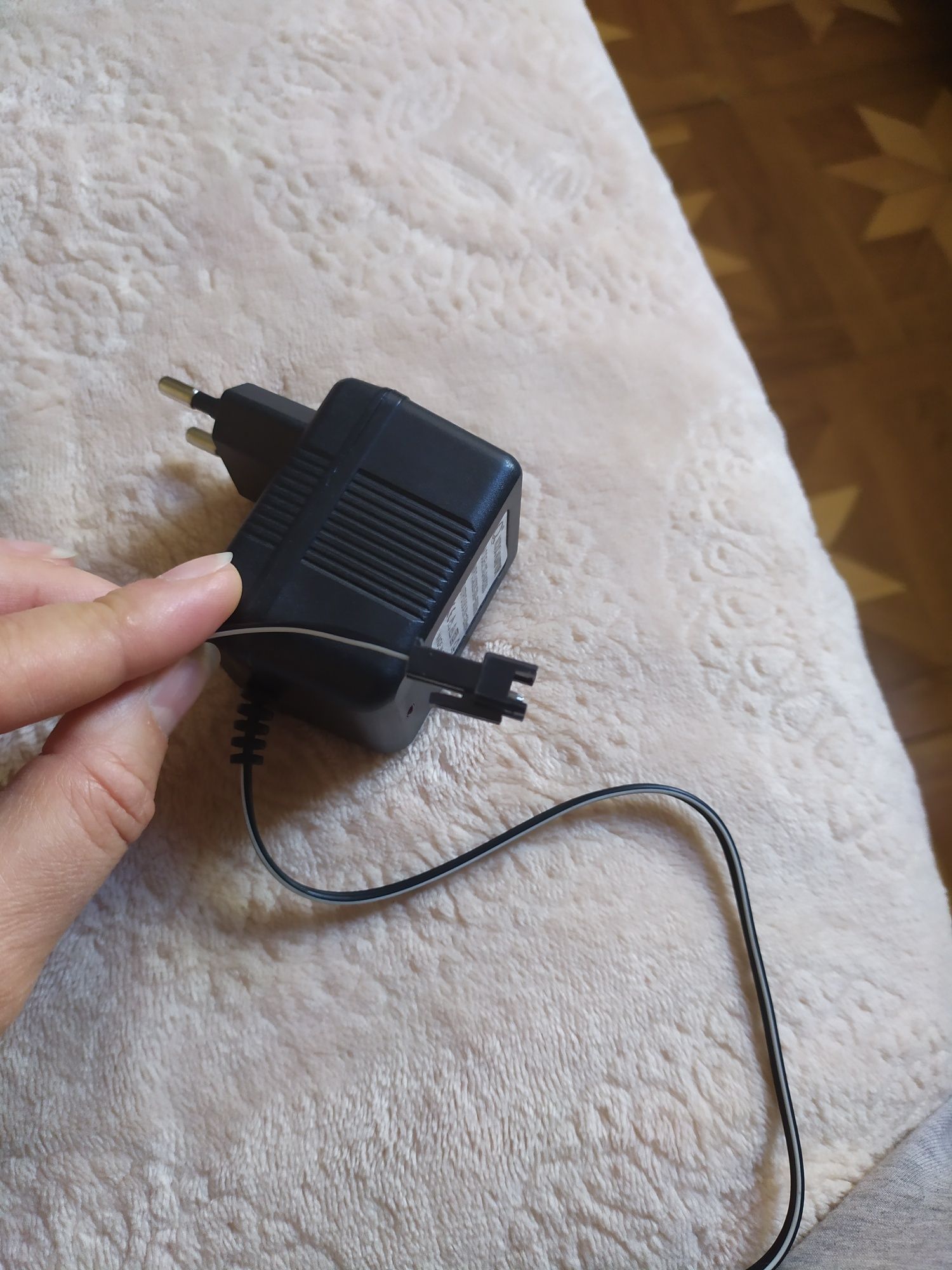 Ac/dc adaptor