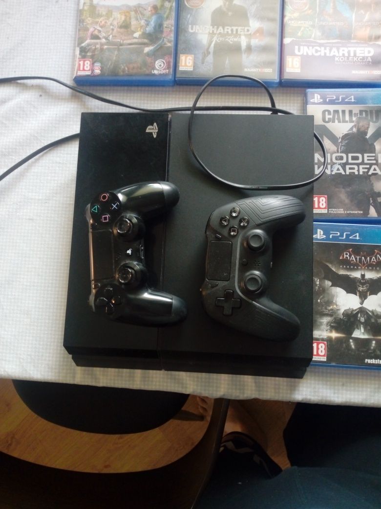 Konsola PS4+2 kontrolery i 12 gier