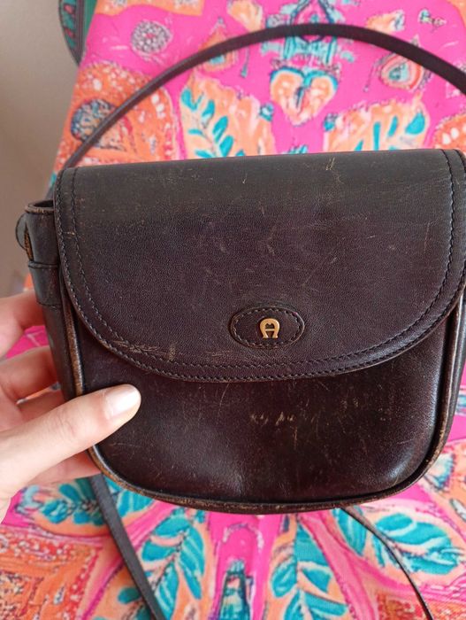 Carteira de ombro em azul escuro da Aigner