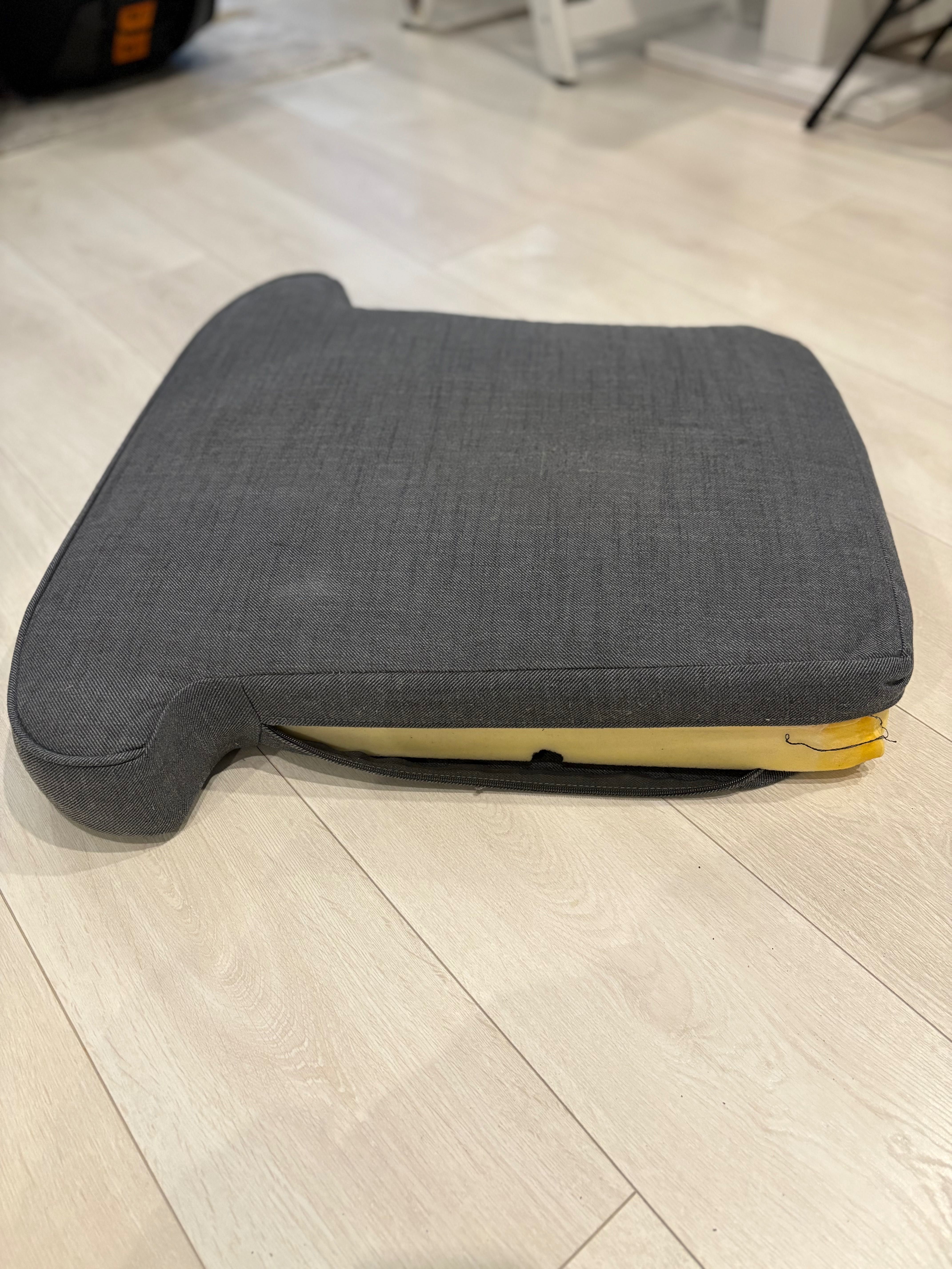 Fotel uszak IKEA z podnóżkiem