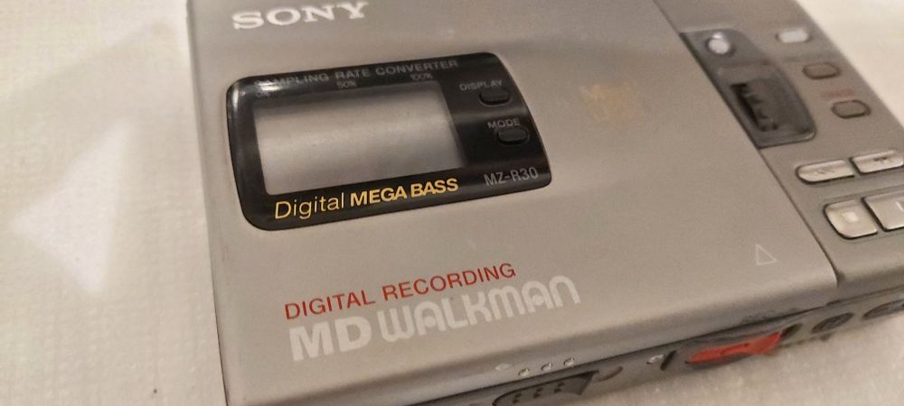 Sony walkman Minidisc MD MZ-R30 com imensos acessórios