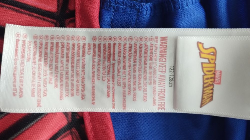 Продам комбинезон Marvel