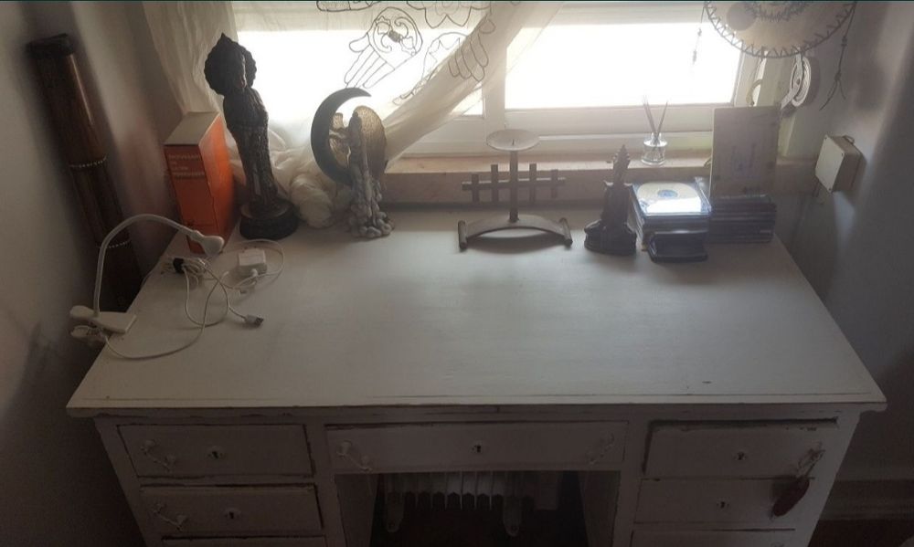 Secretária robusta decapé