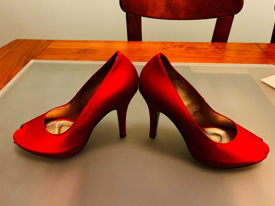 Sapatos vermelhos Haiti sem uso