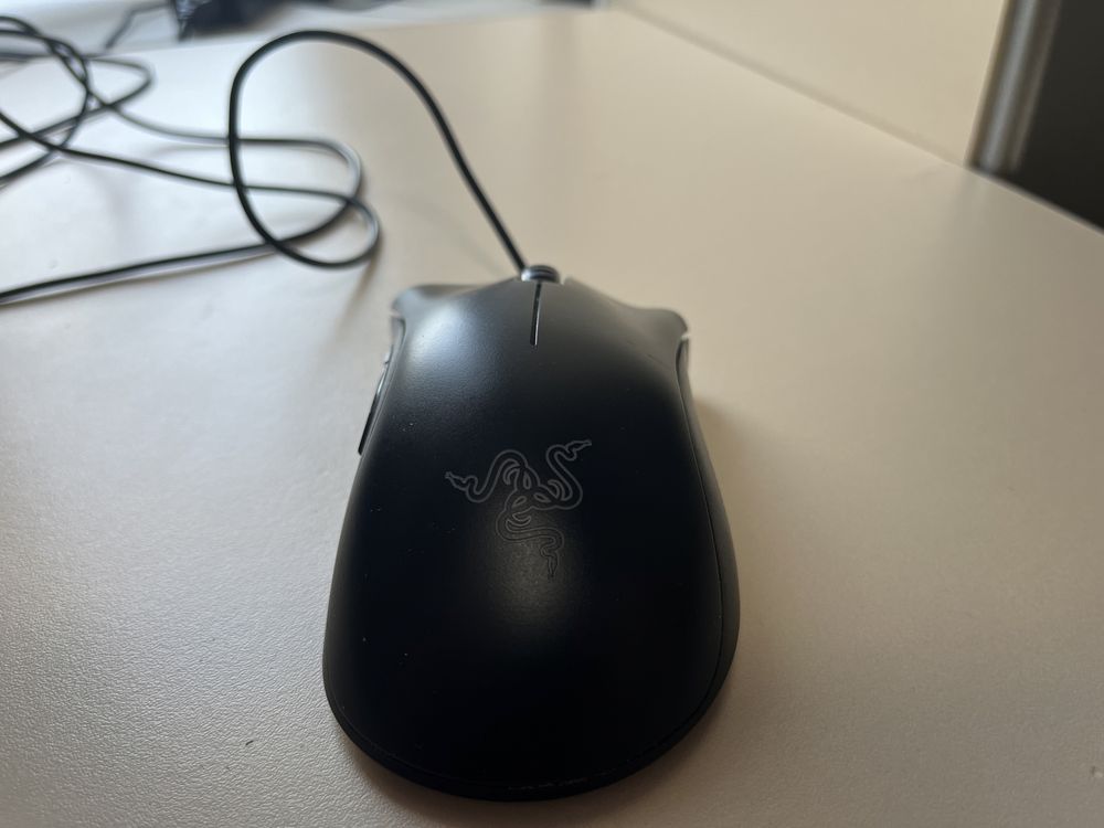 Продам ігрову мишу Razer Deathadder essential