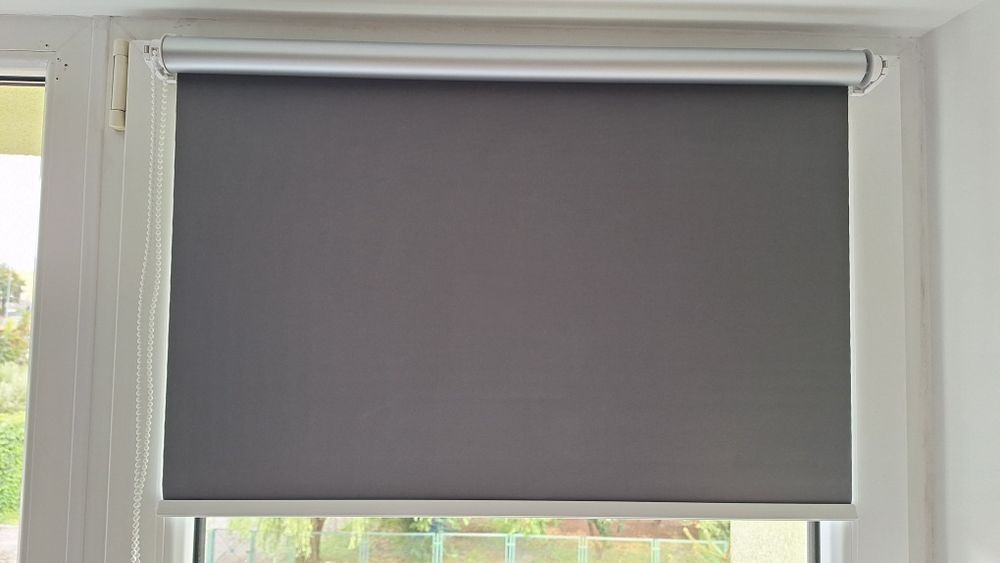 Roleta zaciemniająca kolor ciemnoszary