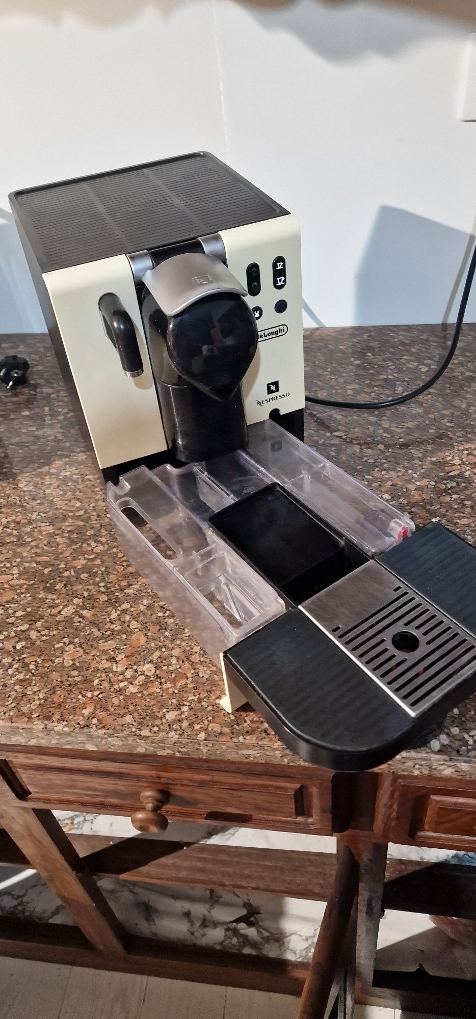 Vendo maquina de café nespresso delonghi