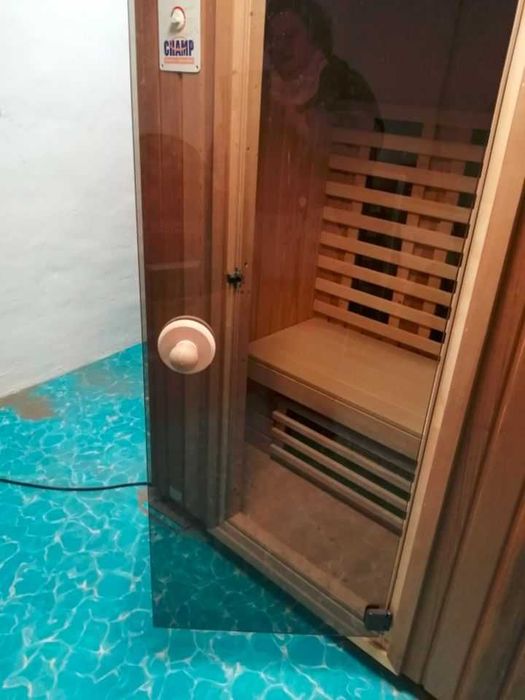 Sauna drewniana kabina grzewcza na podczerwień 2os kółka szklane drzwi