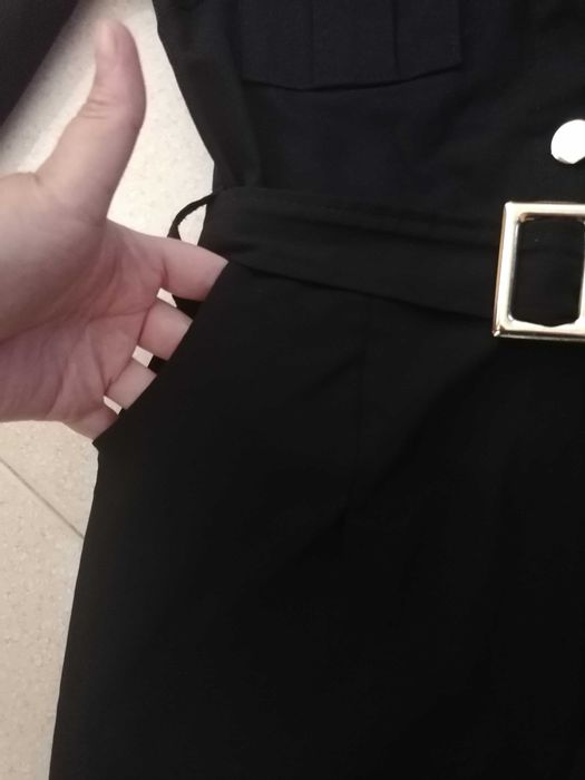 Vestido preto com botões dourados, novo