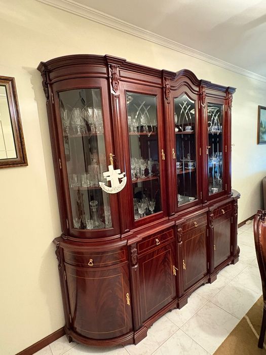 Sala antiga completa e hall de entrada