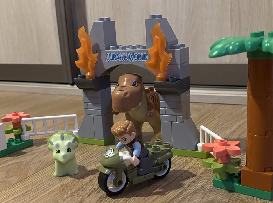 Lego Duplo Jurrasic Park ucieczka Tyranozaura