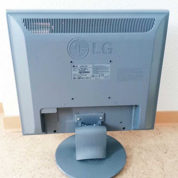 Монітор LG Flatron L1915S (19") – робочий, без кабелів
