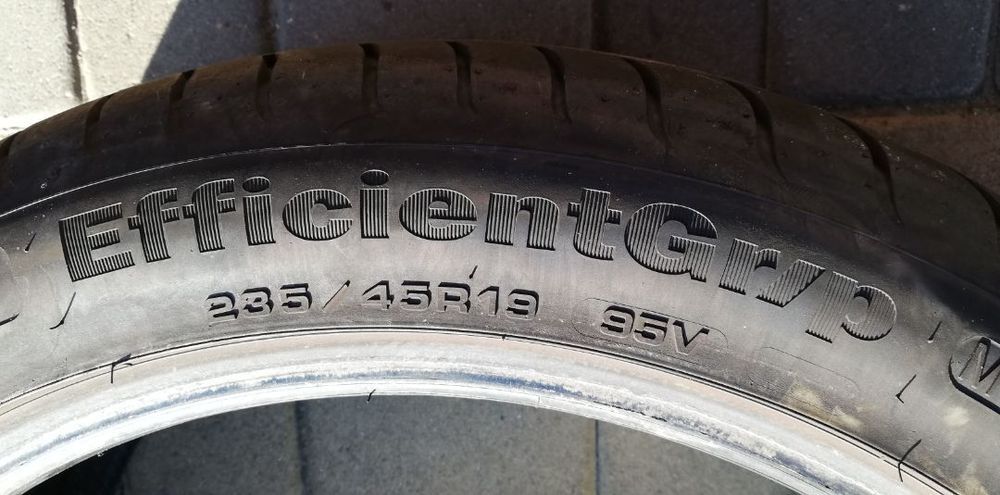 235/45/19 goodyear efficientgrip rsc